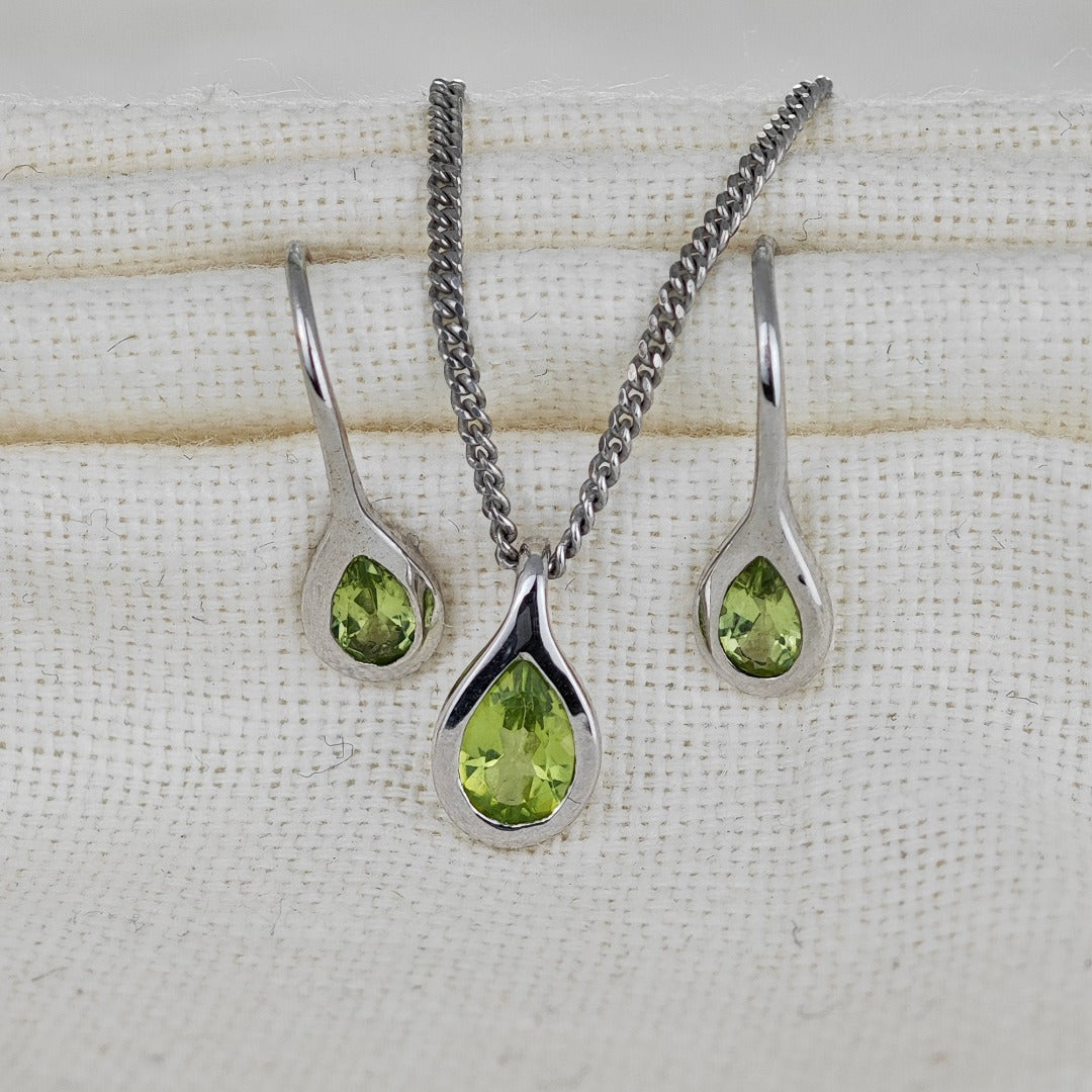 peridot metal pendant necklace image 8