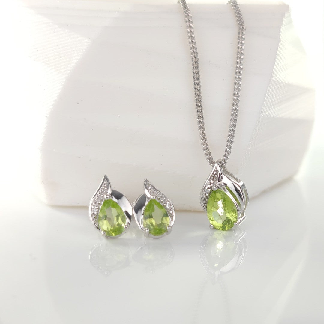peridot silver necklace image 5