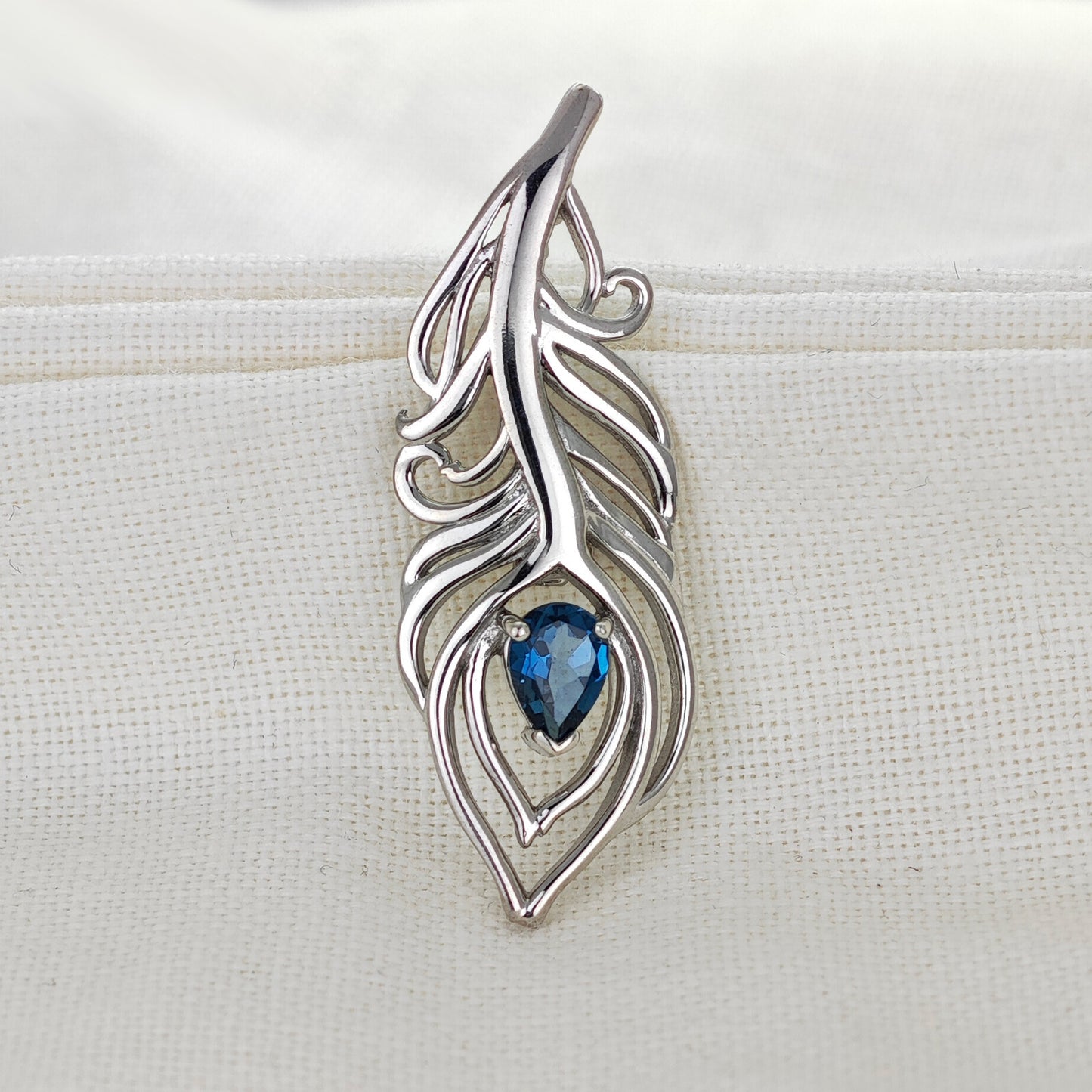 London Blue Topaz 0.77ct Sterling Silver Brooch Peacock Feather