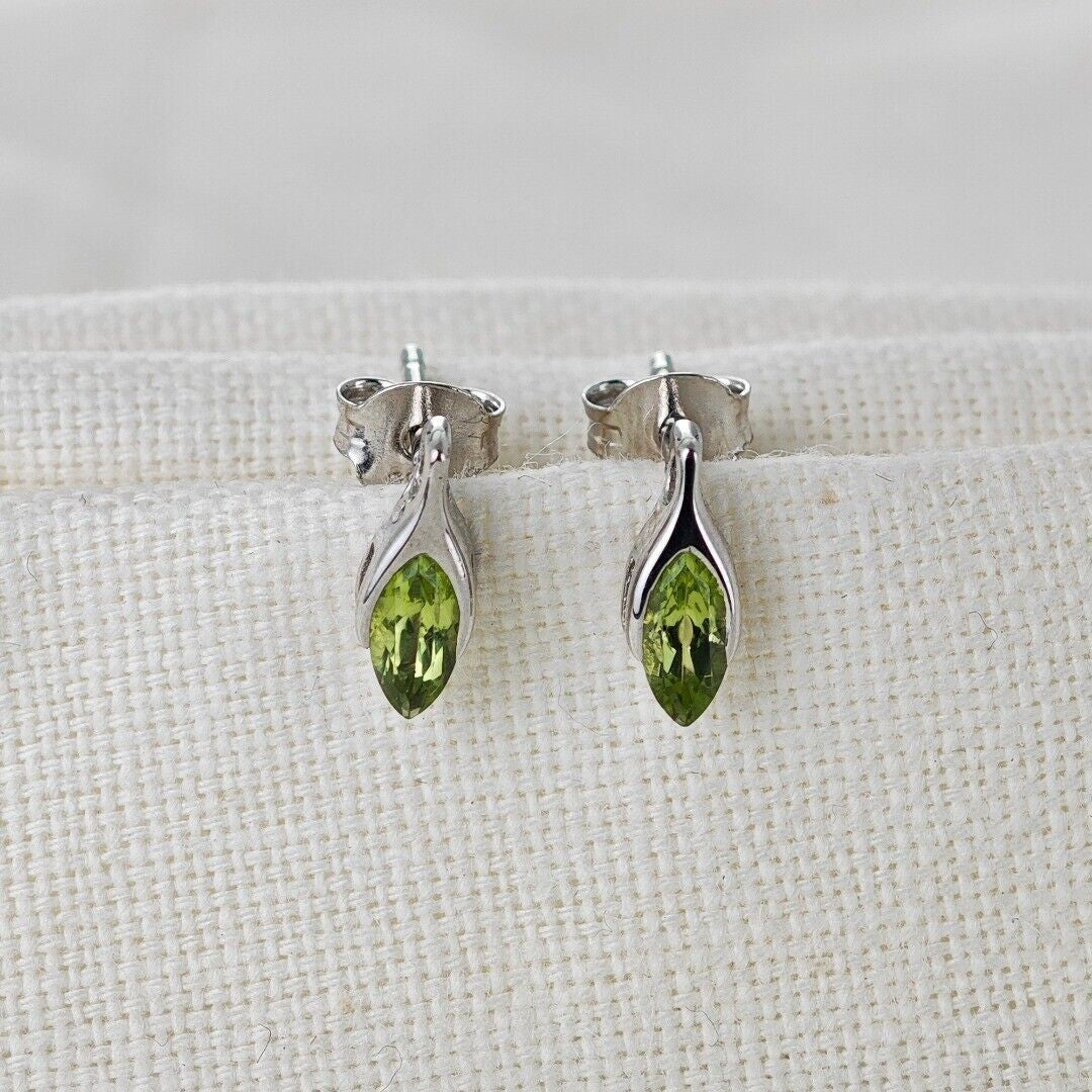 peridot silver stud earrings image 3