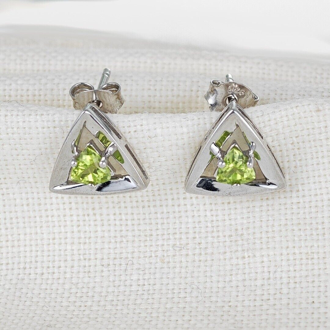 peridot silver stud earrings image 3