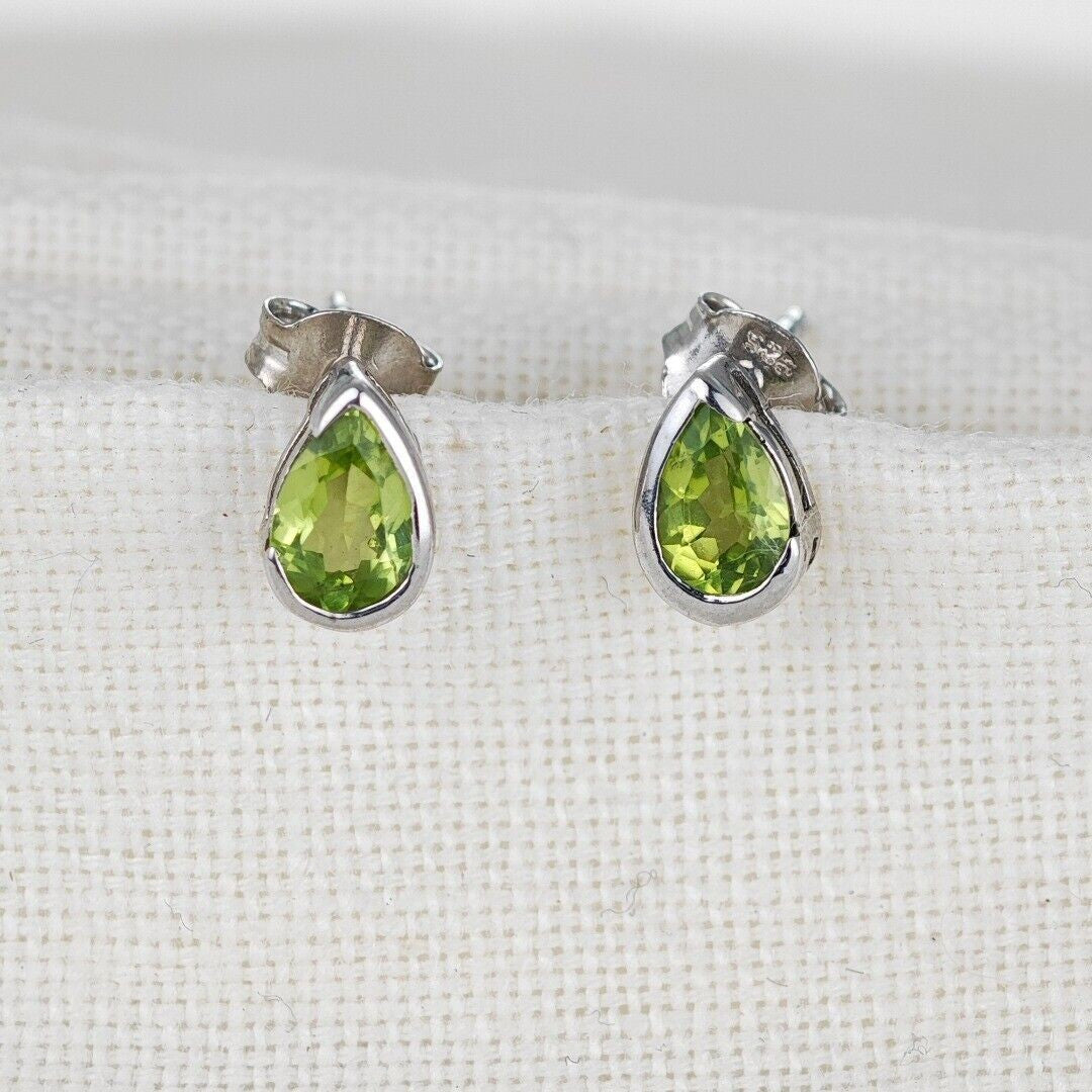 peridot silver stud earrings image 3