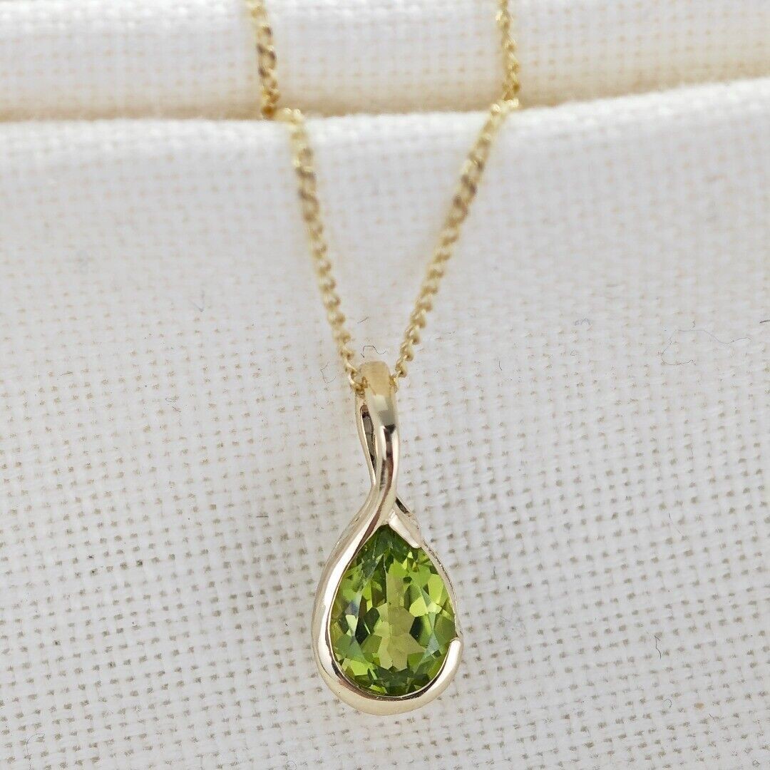 peridot gold pendant image 3