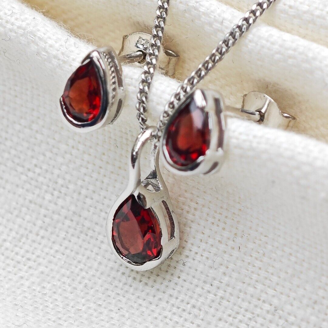 Garnet Infinity Loop Jewellery Set in Sterling Silver
