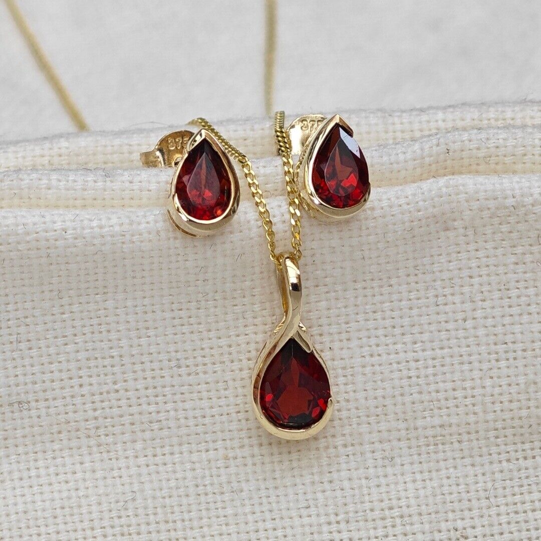 Garnet Infinity Loop Jewellery Set in 9ct Gold