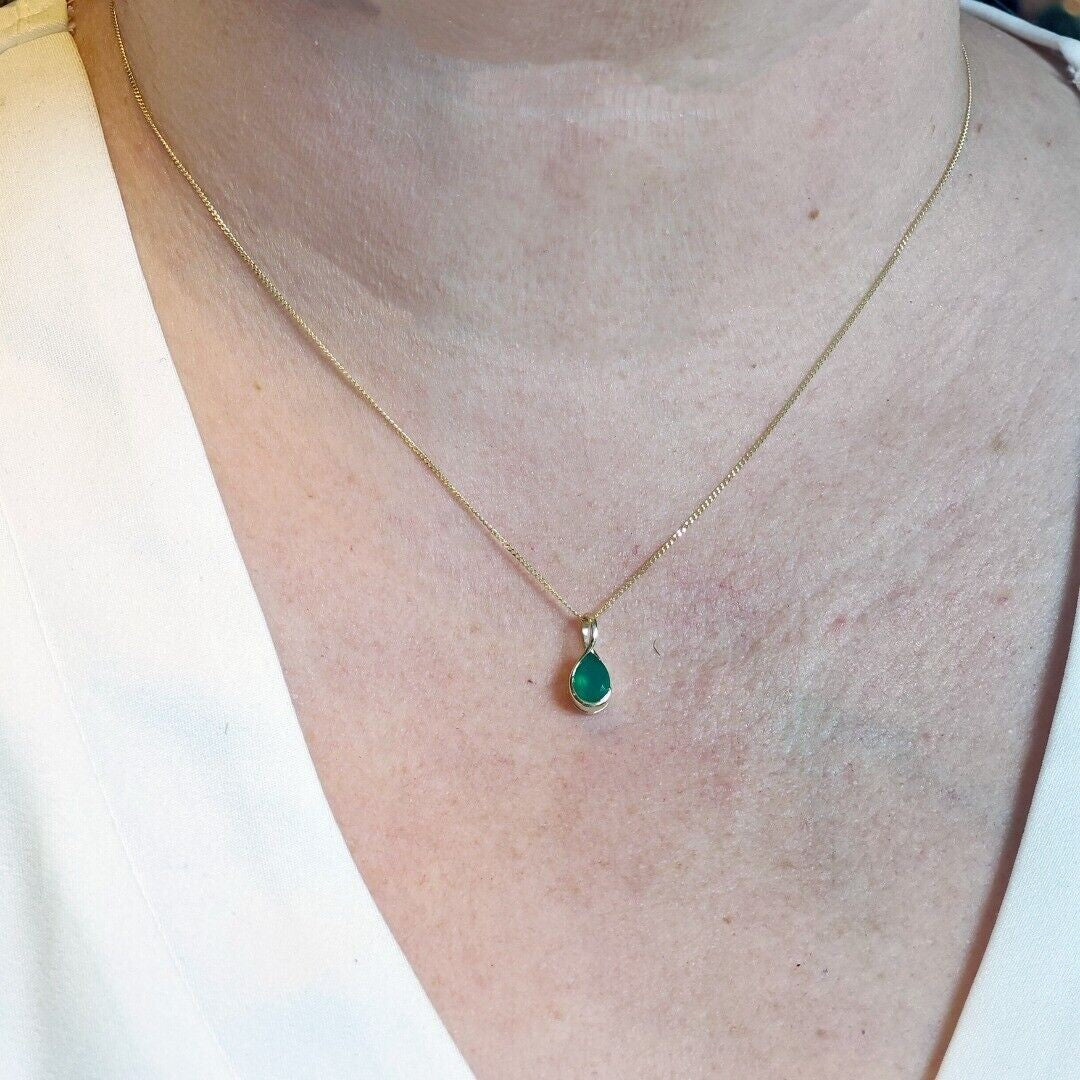 Green Onyx Infinity Loop Necklace in 9ct Gold