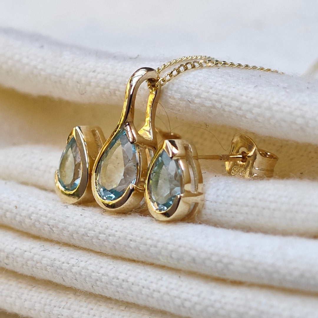 Blue Topaz Infinity Loop Jewellery Set in 9ct Gold