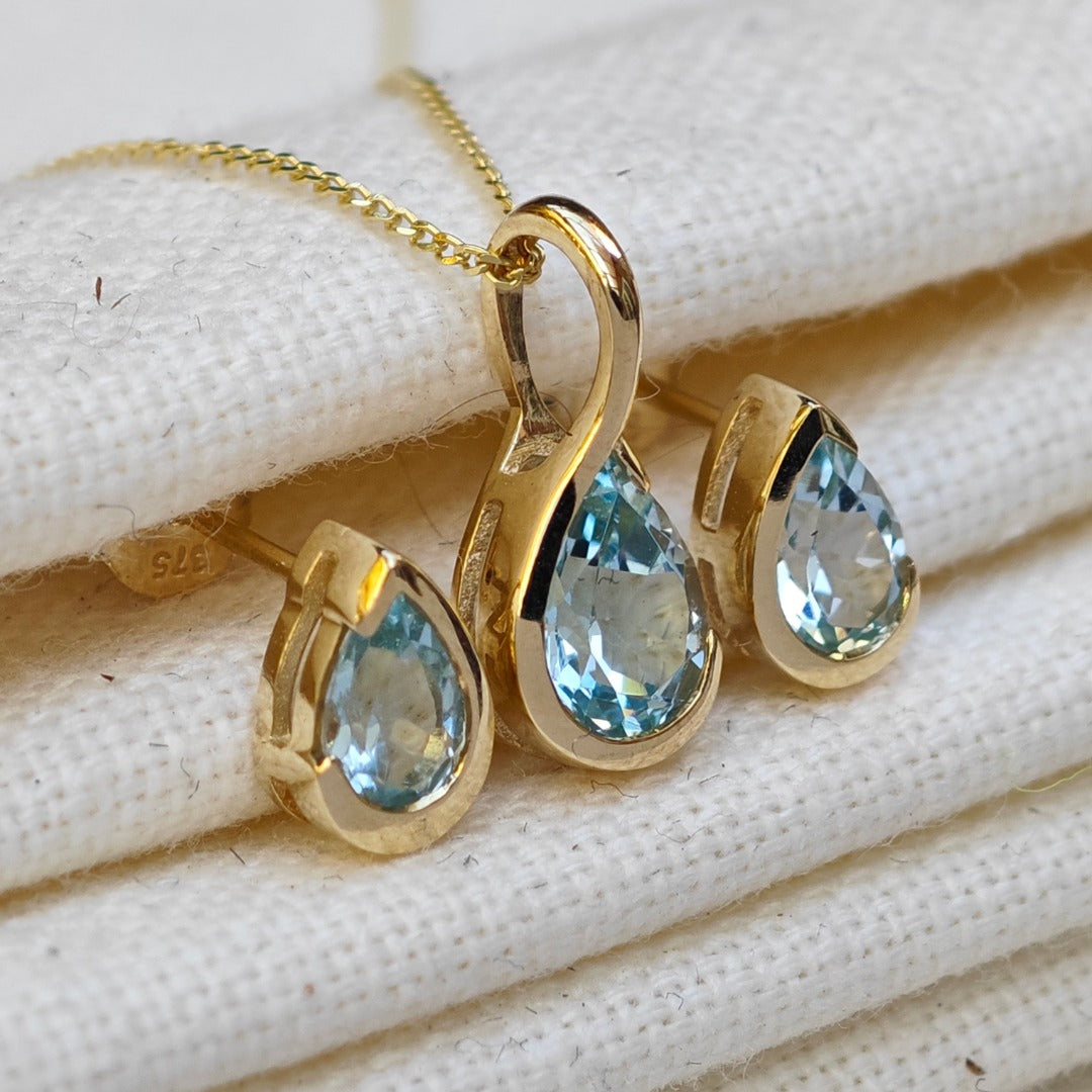 Blue Topaz Infinity Loop Jewellery Set in 9ct Gold