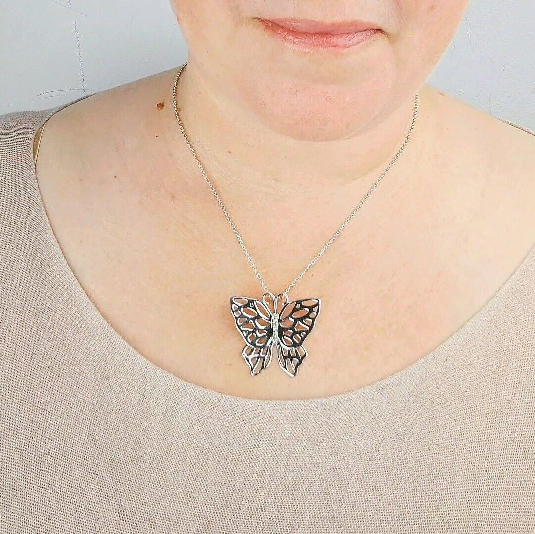 peridot metal necklace image 2