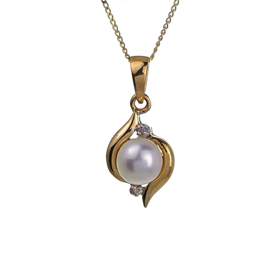 Pearl Necklace in Gold – Perfect Gift for Her