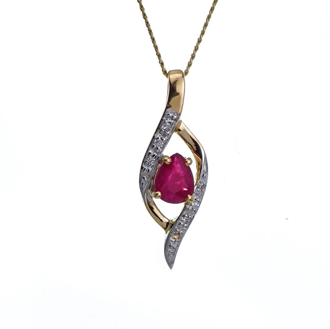 Necklace in Gold – Perfect Gift for Her