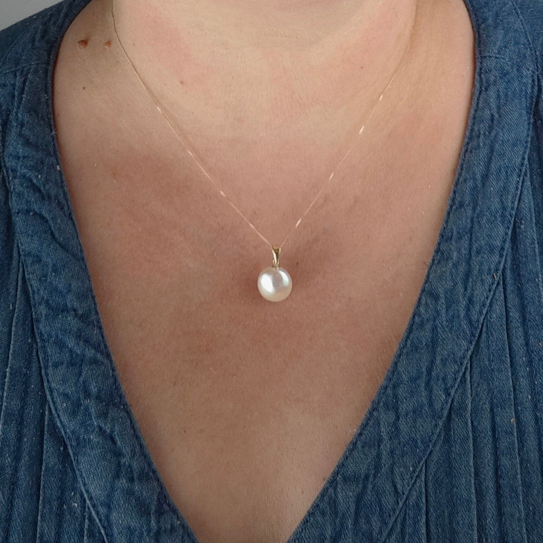 9ct gold disc pearl necklace on neck