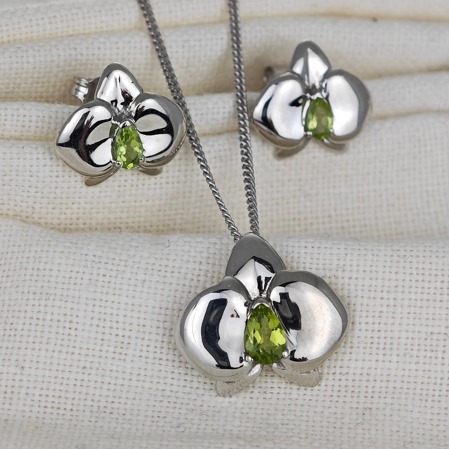 peridot silver earrings image 3