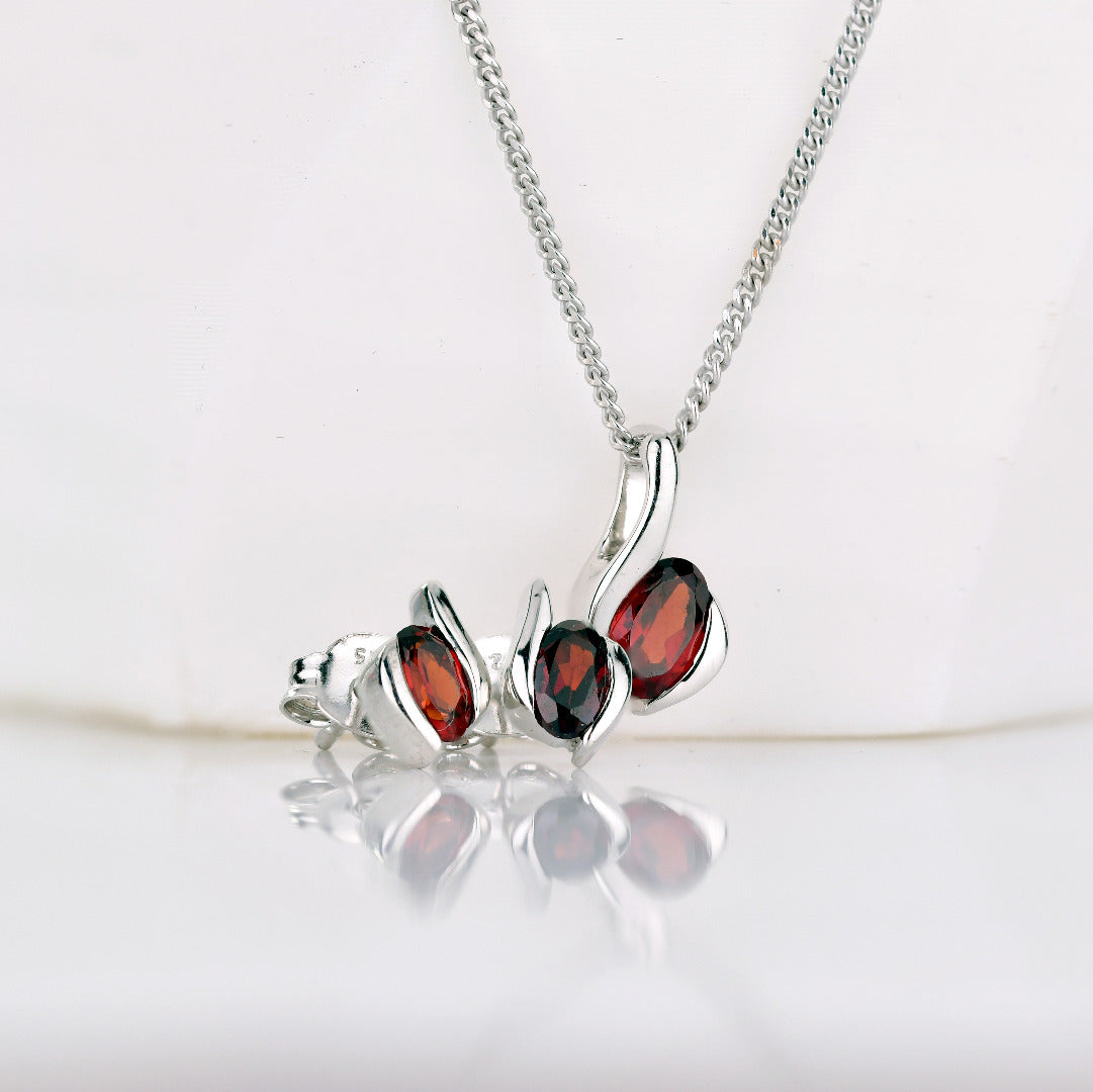 Garnet Necklace in Sterling Silver – Presented in Gift-Ready Packaging