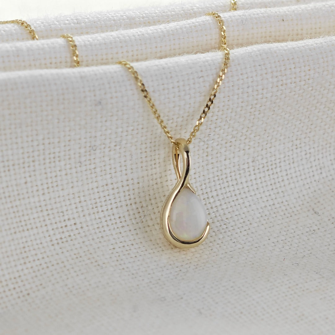 Elegant 9ct Gold White Opal Necklace