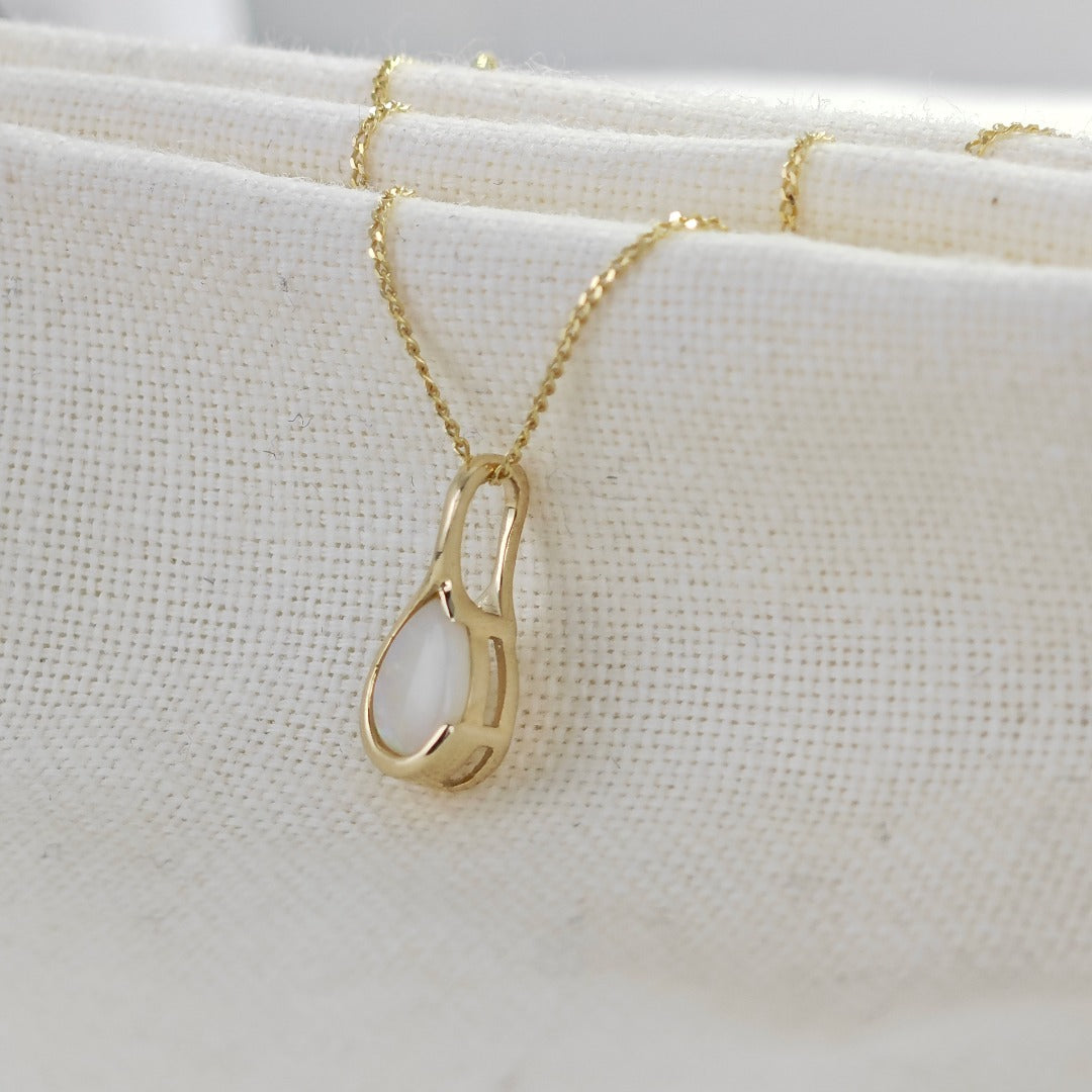 Elegant 9ct Gold White Opal Necklace