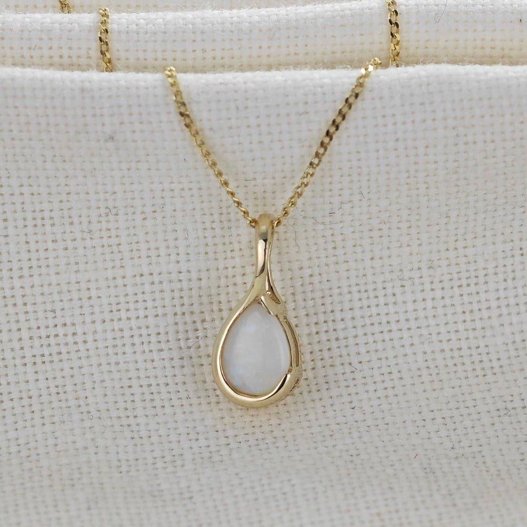 Elegant 9ct Gold White Opal Necklace