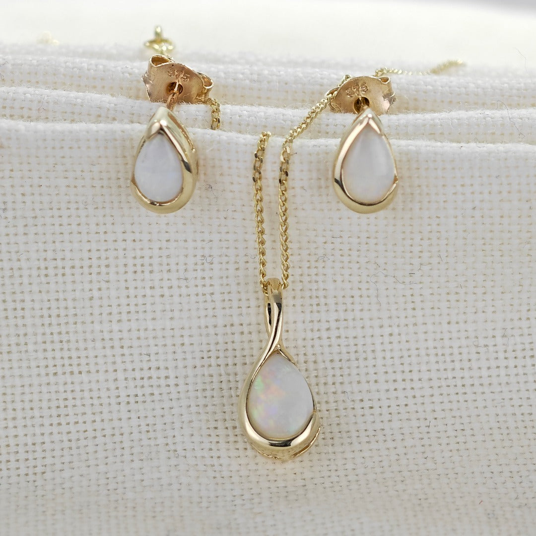 Elegant 9ct Gold Opal Necklace and Stud Earrings Set