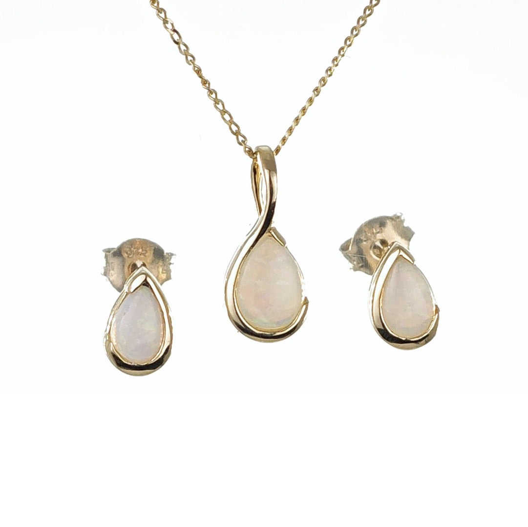 Elegant 9ct Gold Opal Necklace and Stud Earrings Set