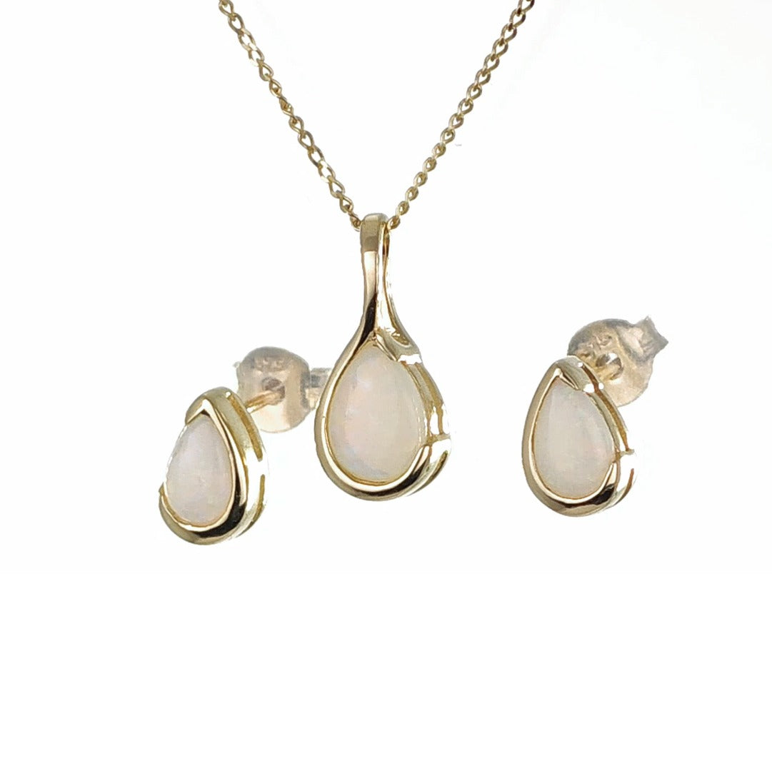 Elegant 9ct Gold Opal Necklace and Stud Earrings Set