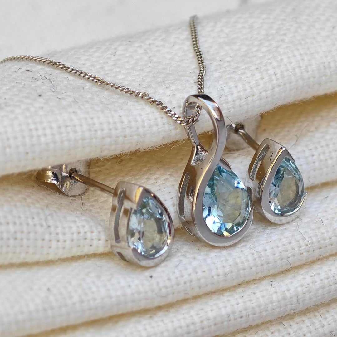 9ct White Gold Aquamarine Set Pendant Earring Infinity Loop