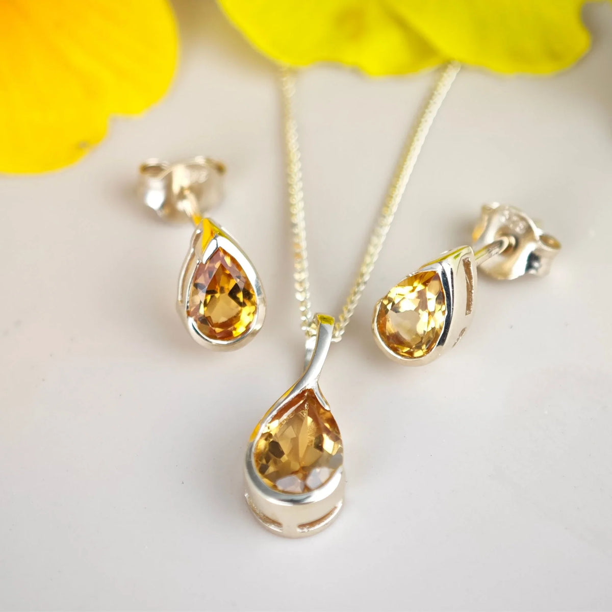 9ct yellow gold citrine necklace and earring set infinity loop design