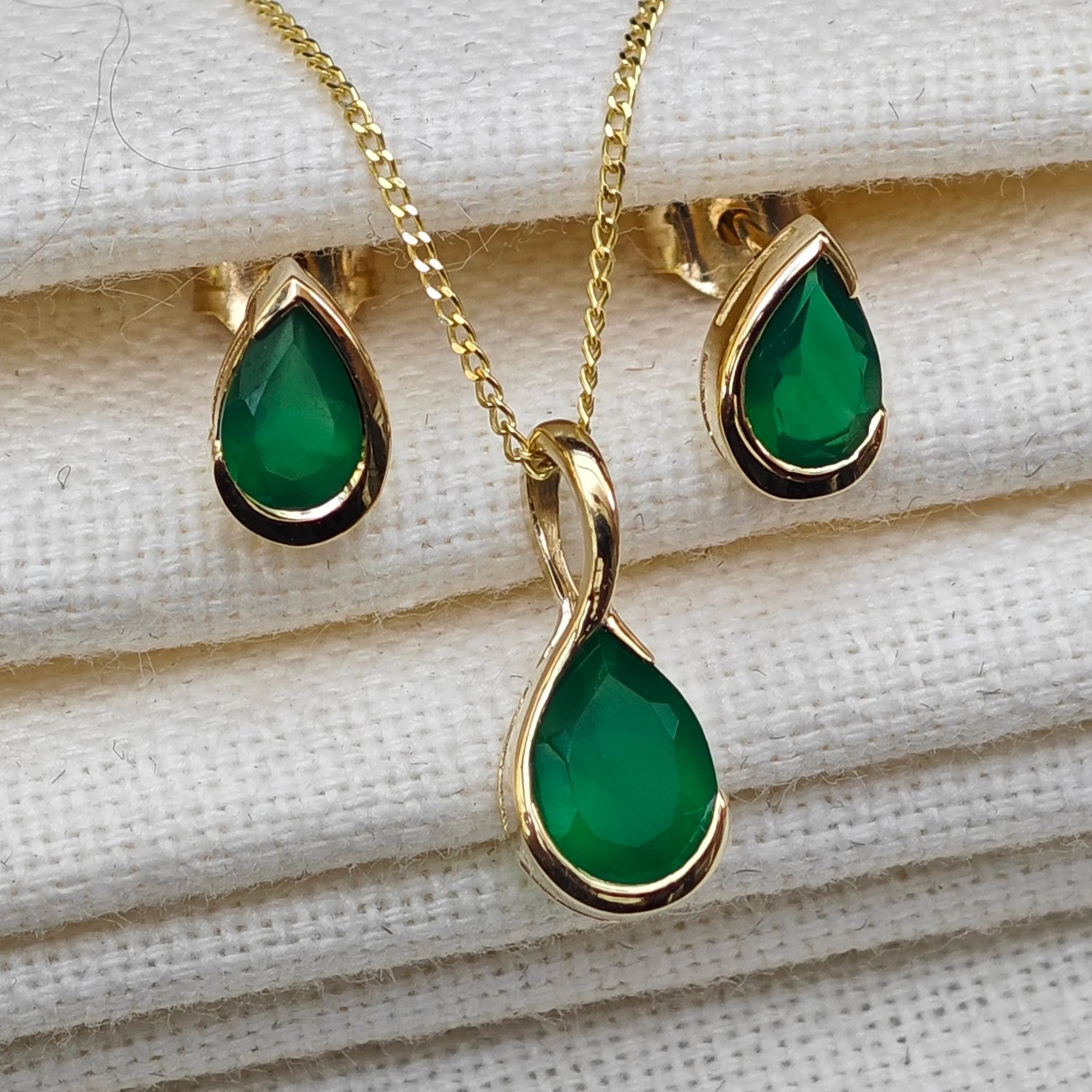 9ct Yellow Gold Green Onyx jewellery – necklaces, rings, earrings – designed in the UK