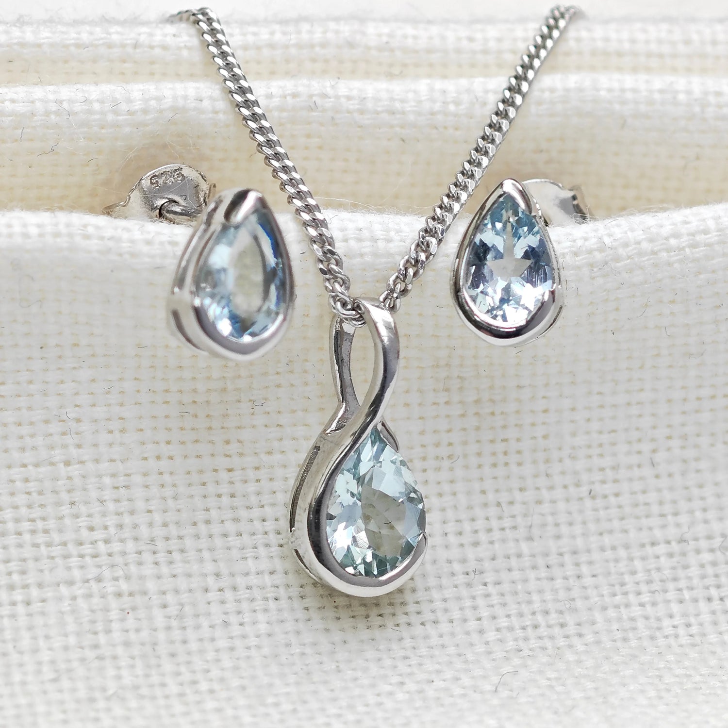 Aquamarine jewellery – necklaces, rings, earrings – designed in the UK