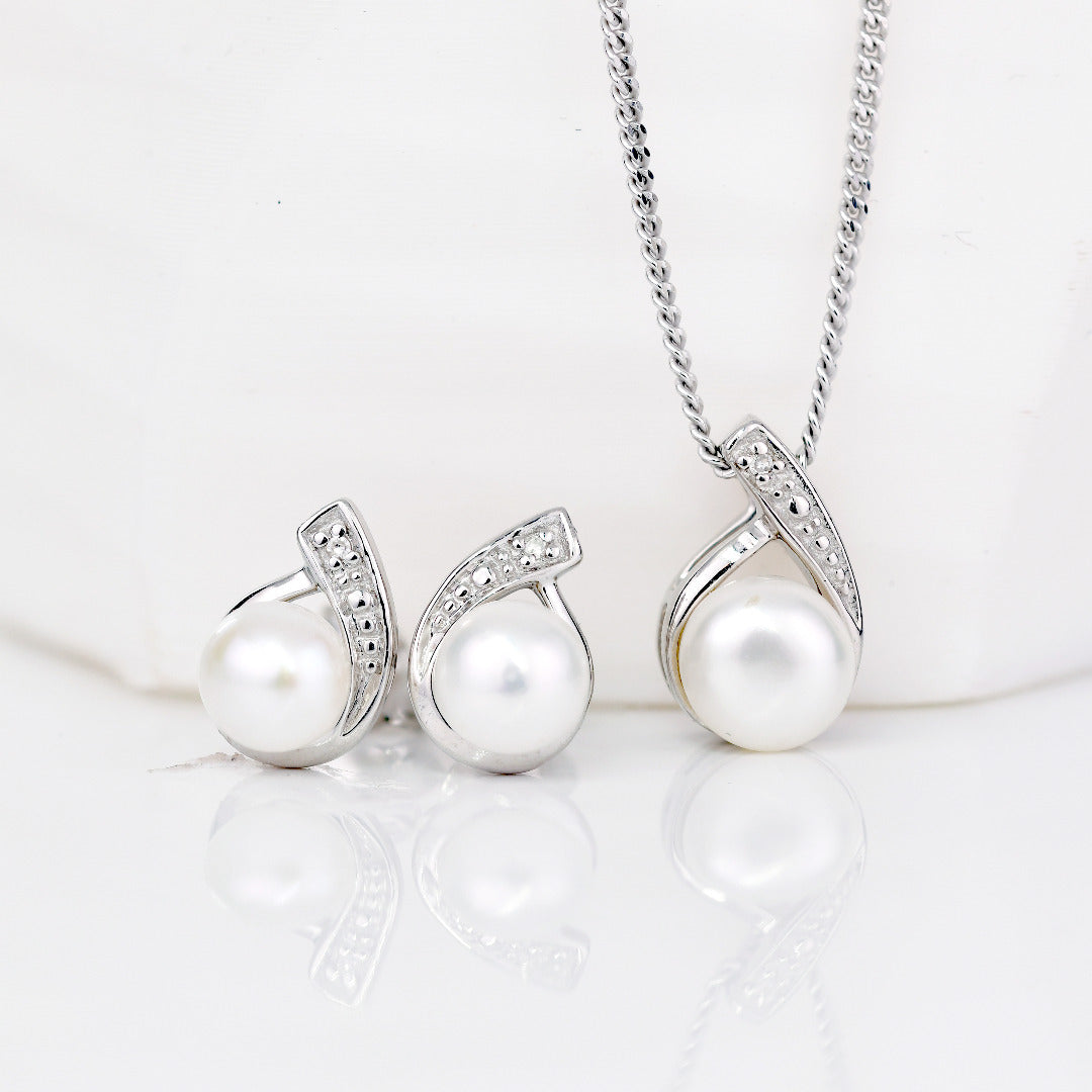 Pearl Necklace Diamond Earring Set 18'' Chain April Birthstone