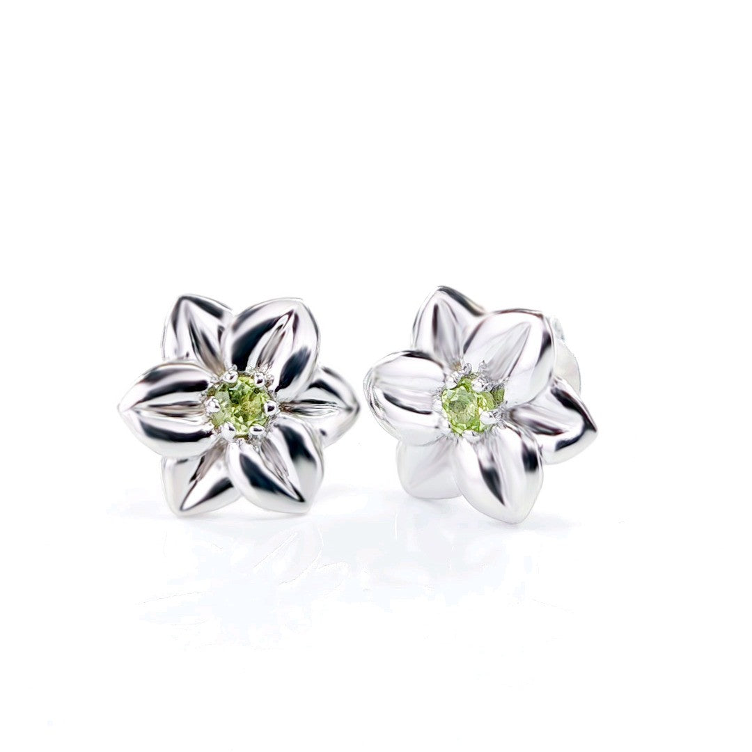 peridot flower earrings 0.14ct daffodil green studs silver august birthstone designed in the UK