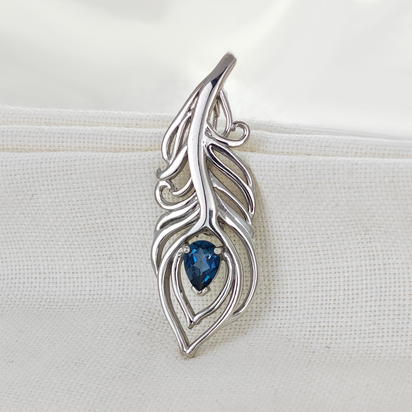 London Blue Topaz 0.77ct Sterling Silver Brooch Peacock Feather