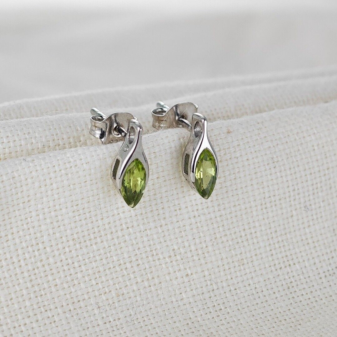 peridot silver stud earrings image 8