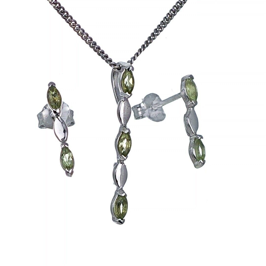 peridot silver stud earrings image 7