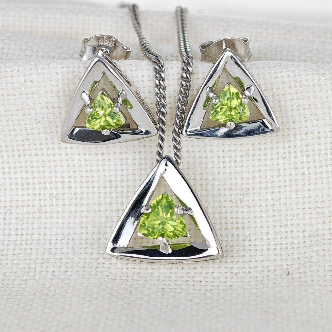 peridot silver stud earrings image 4