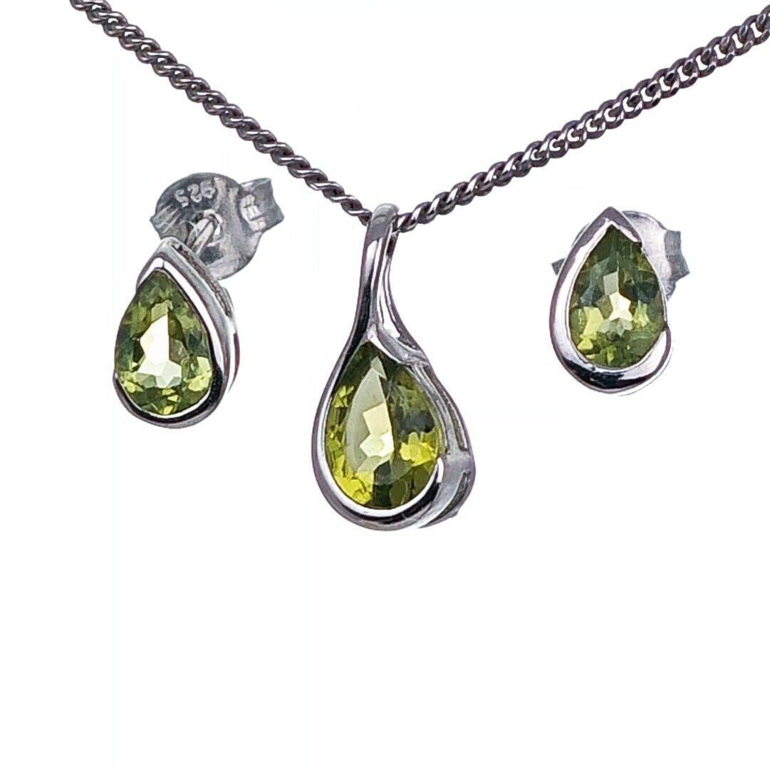peridot silver stud earrings image 6