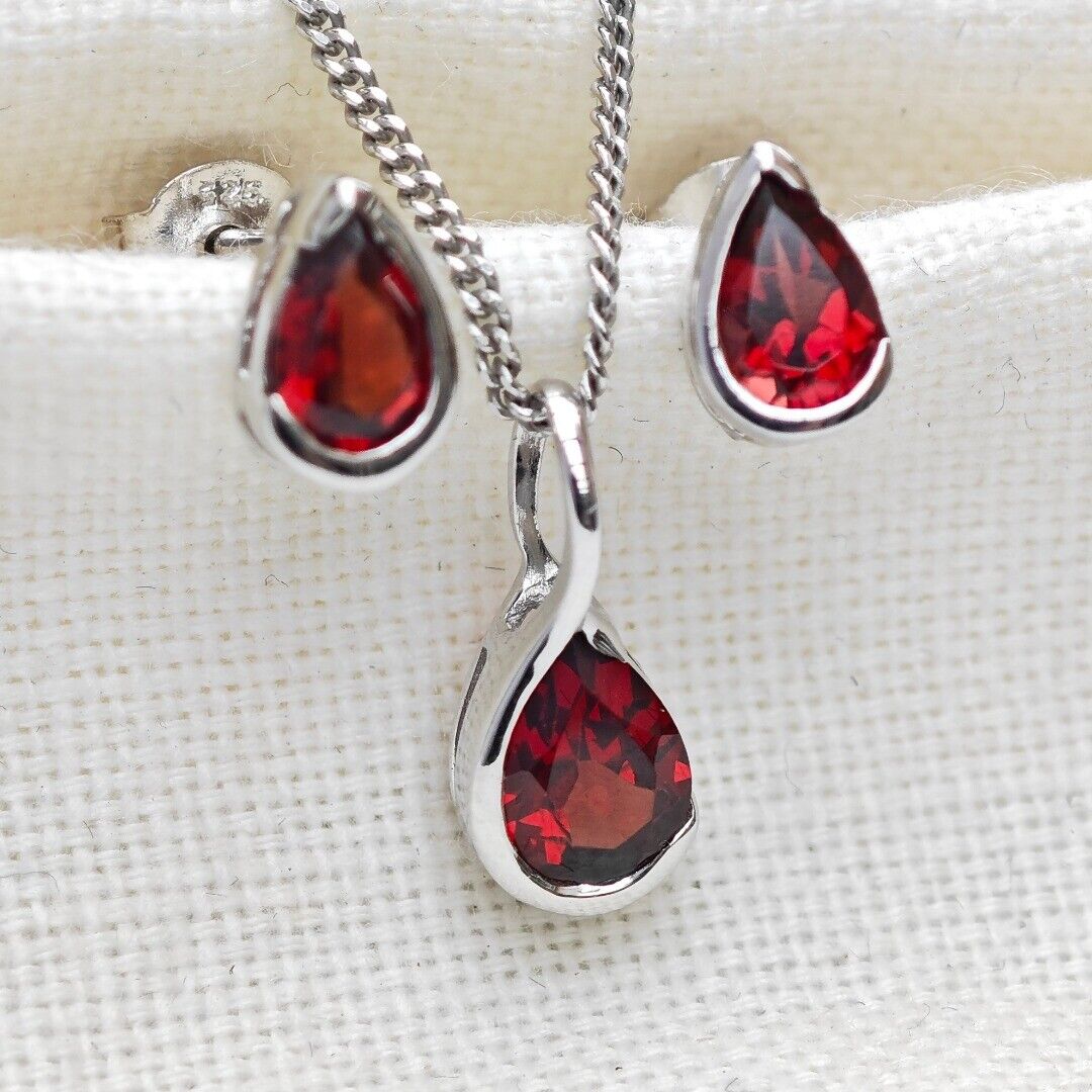 Garnet Infinity Loop Jewellery Set in Sterling Silver