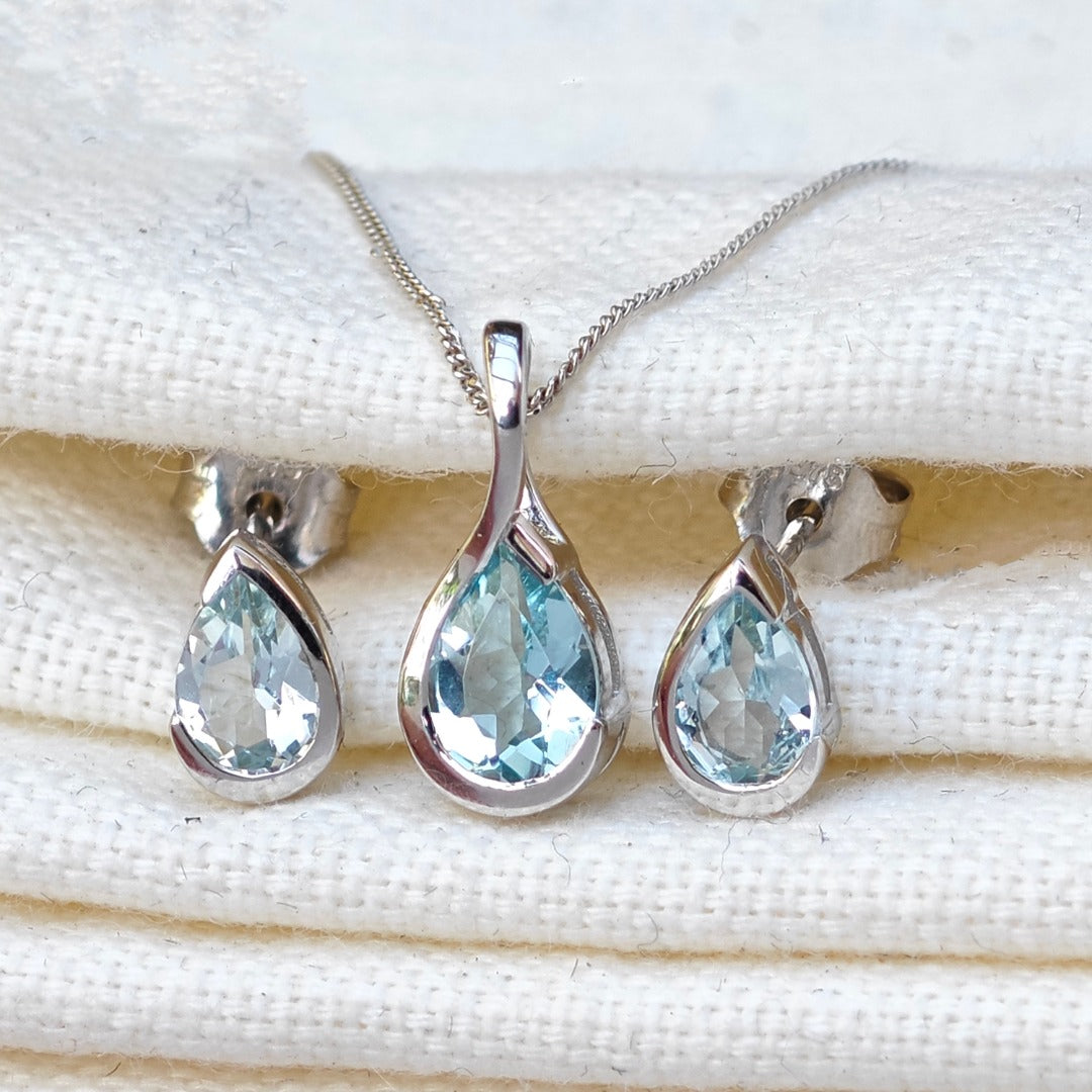 9ct White Gold Aquamarine Set Pendant Earring Infinity Loop