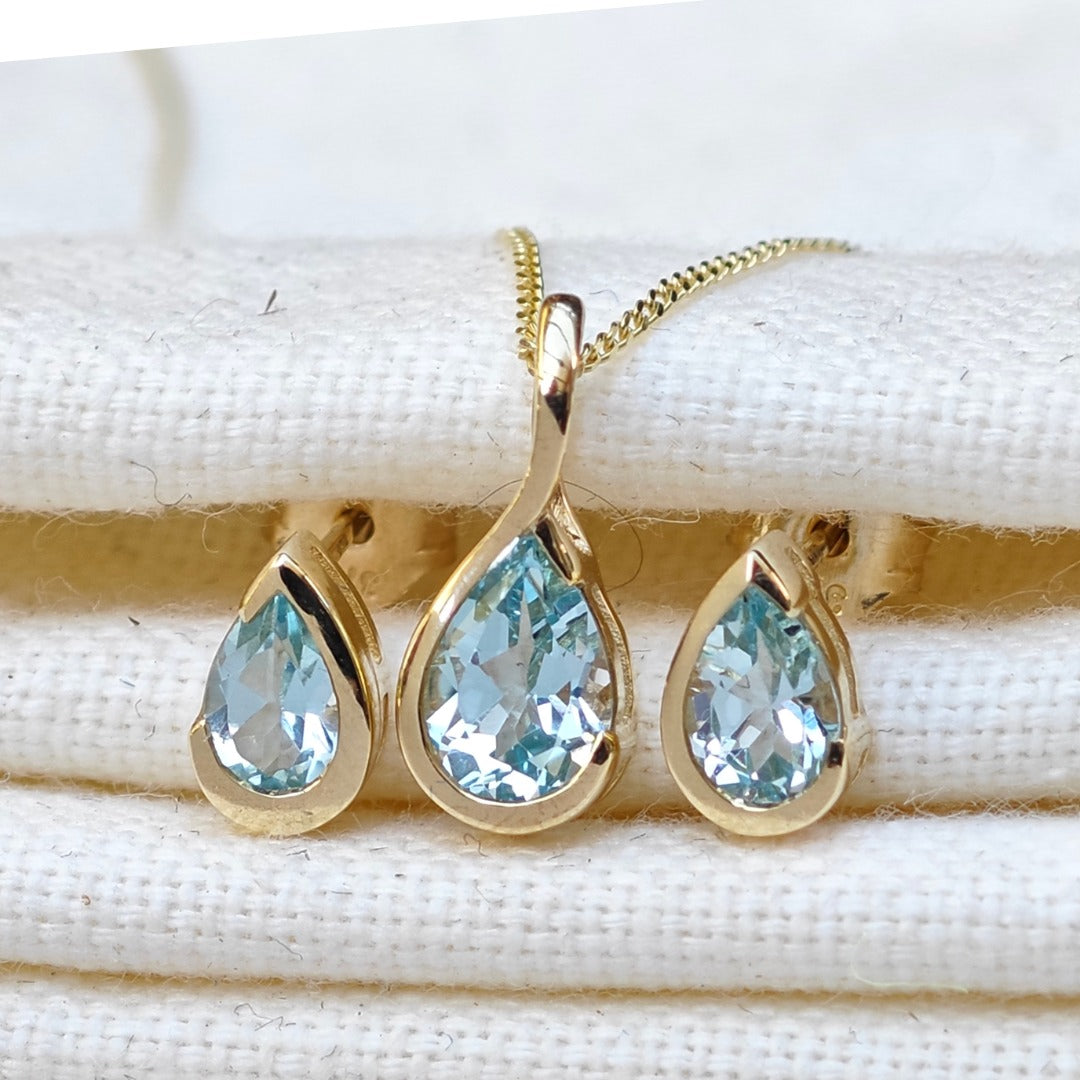 Blue Topaz Infinity Loop Jewellery Set in 9ct Gold