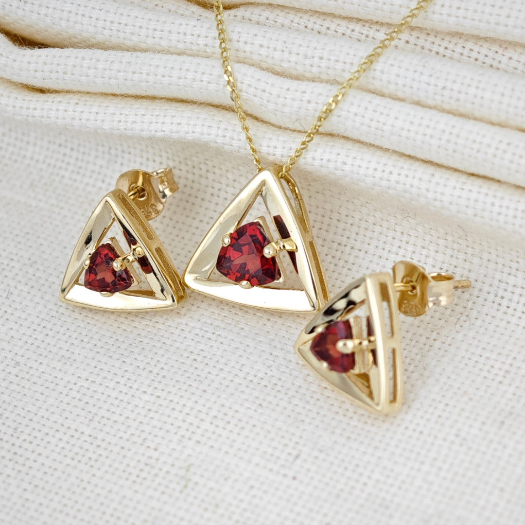 Garnet Trillion Jewellery Set in 9ct Gold