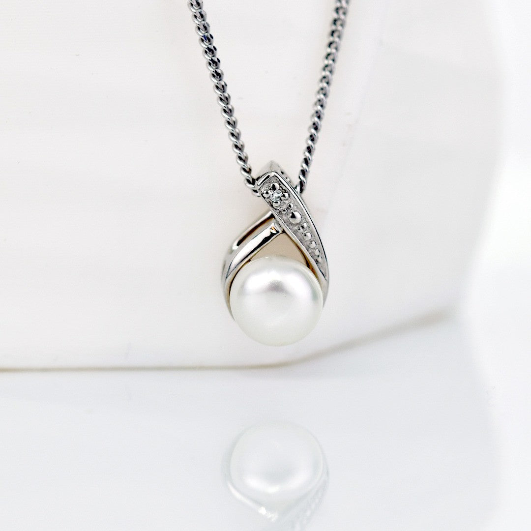 Silver Diamond Necklace Pearl 18'' Chain