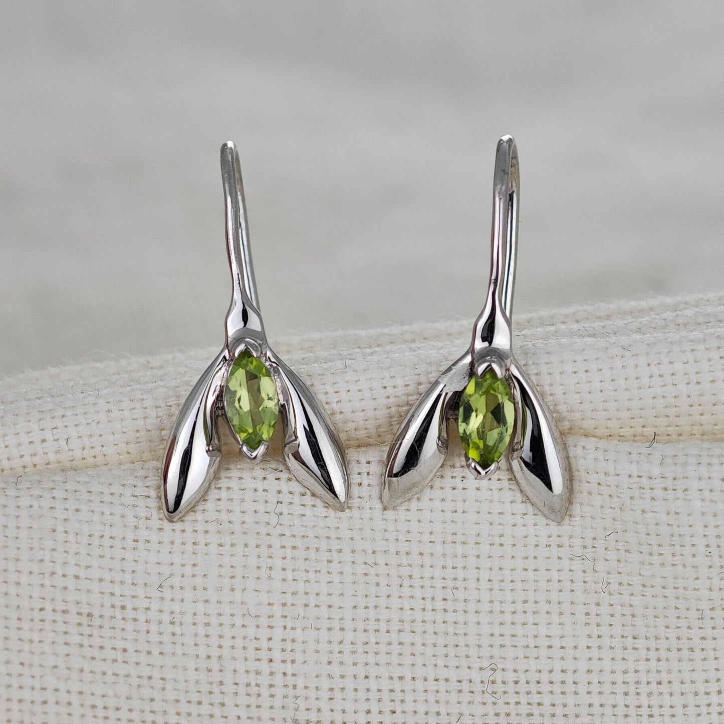 peridot silver dangle earrings image 3