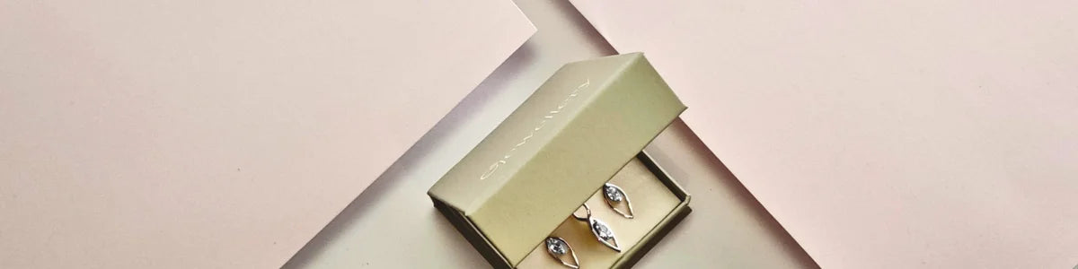 Sterling silver marquise topaz necklace and earring set in jewellery box