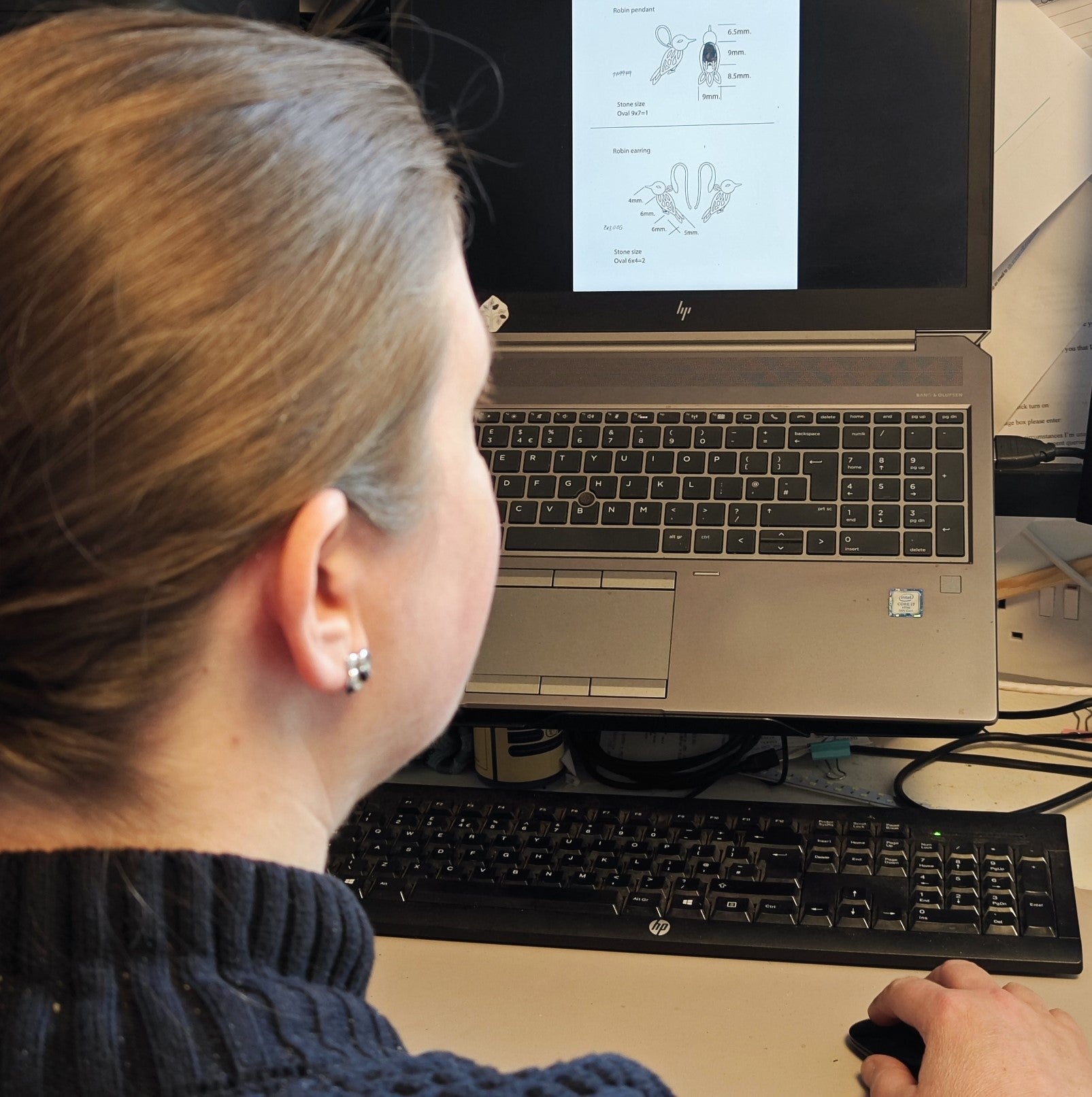 2D robin pendant shown on laptop
