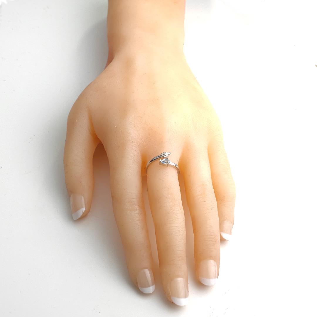 Blue Topaz Leaf Ring in Sterling Silver