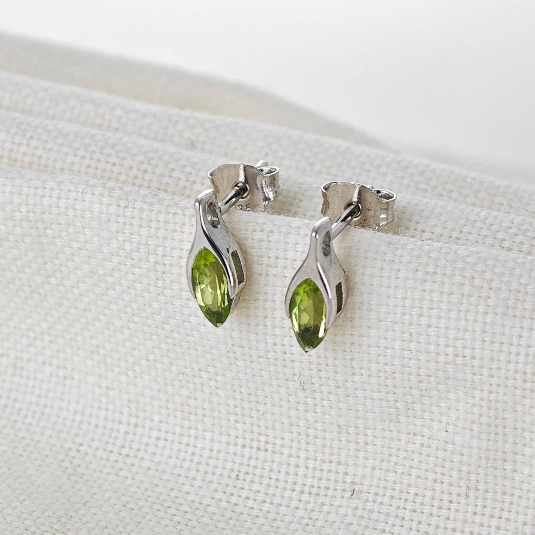  Natural Green Peridot minamilist Stud Earrings