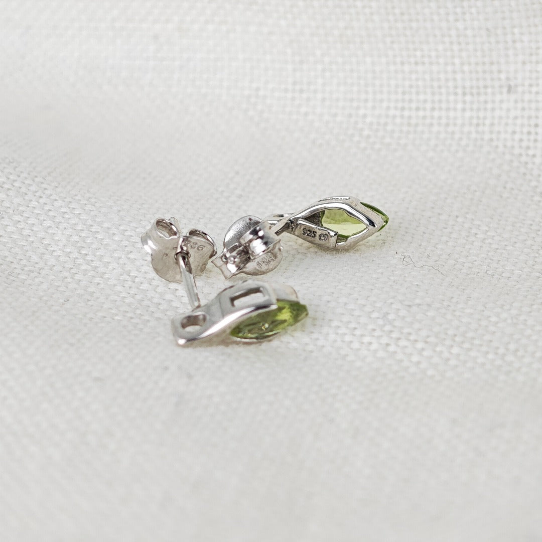  Natural Green Peridot minamilist Stud Earrings