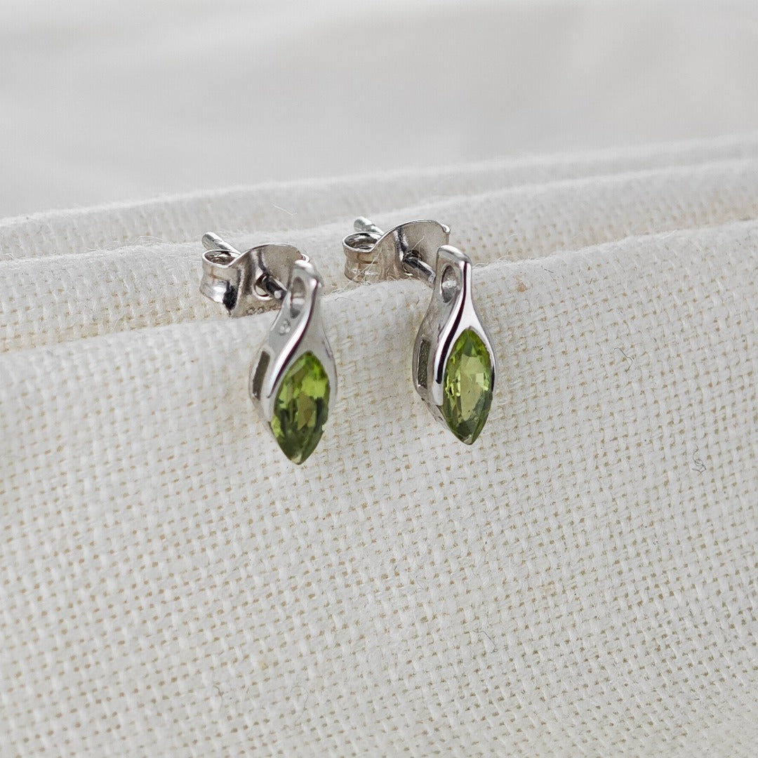  Natural Green Peridot minamilist Stud Earrings