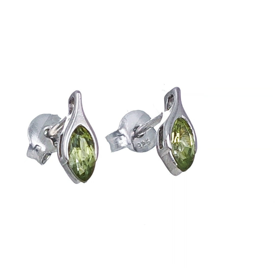 Natural Green Peridot minamilist Stud Earrings