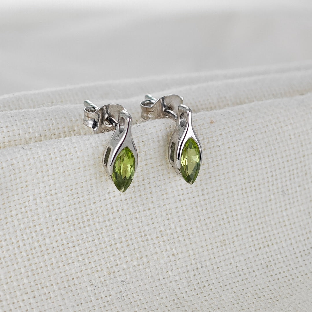  Natural Green Peridot minamilist Stud Earrings