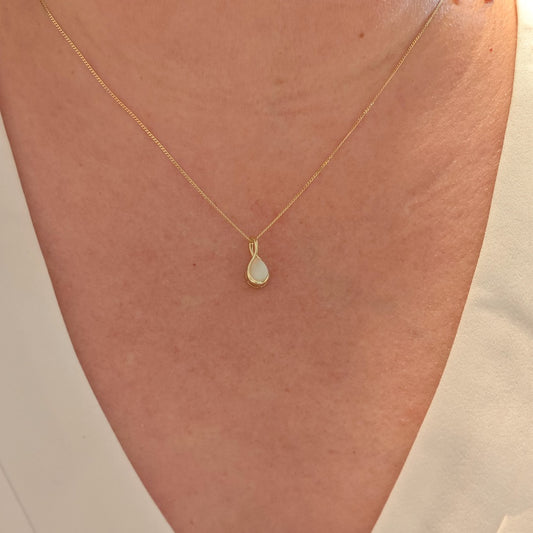 Elegant 9ct Gold White Opal Necklace